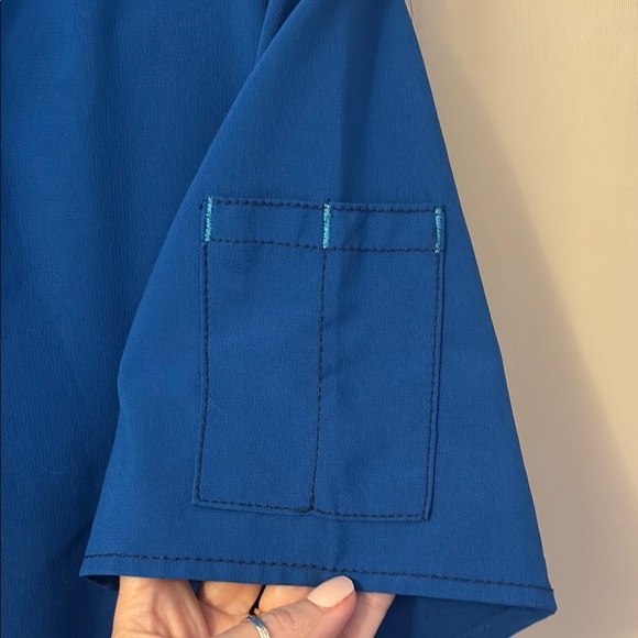 Carhartt Blue Scrub Top - Picture 4 of 6